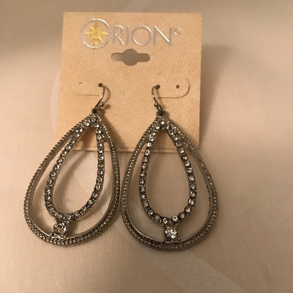 ♦️ 2 for $8! Rhinestone and Silver Toned Earrings